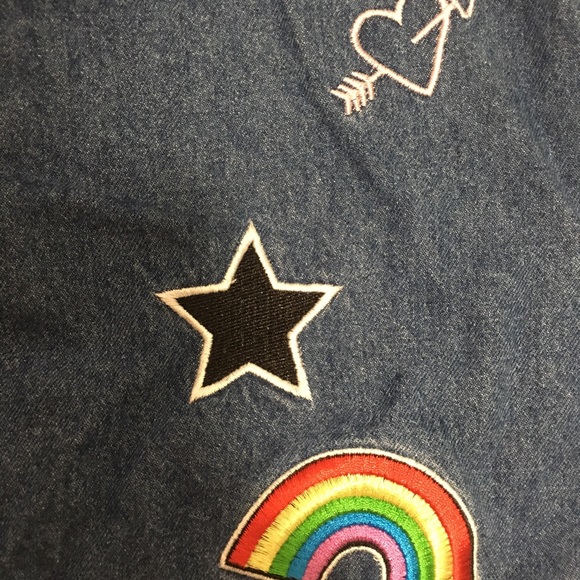 H&M women’s denim blue jean skirt size 6 embroidered rainbow kiss heart comfy - Picture 4 of 6